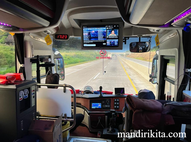 Viral Penumpang Ngeluh Bus Jalan Lambat di Tol