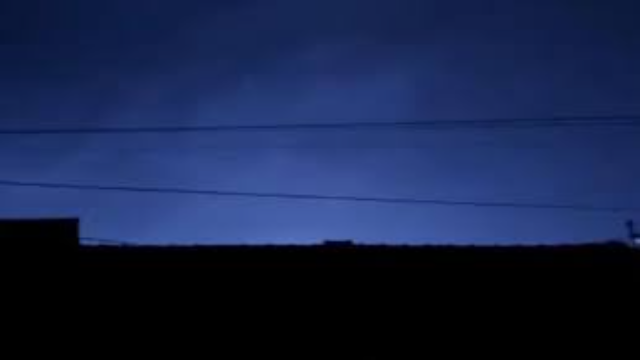 Fenomena “Lampu Biru di Langit” Bikin Heboh Warga: Misteri Cahaya Malam yang Viral di Media Sosial